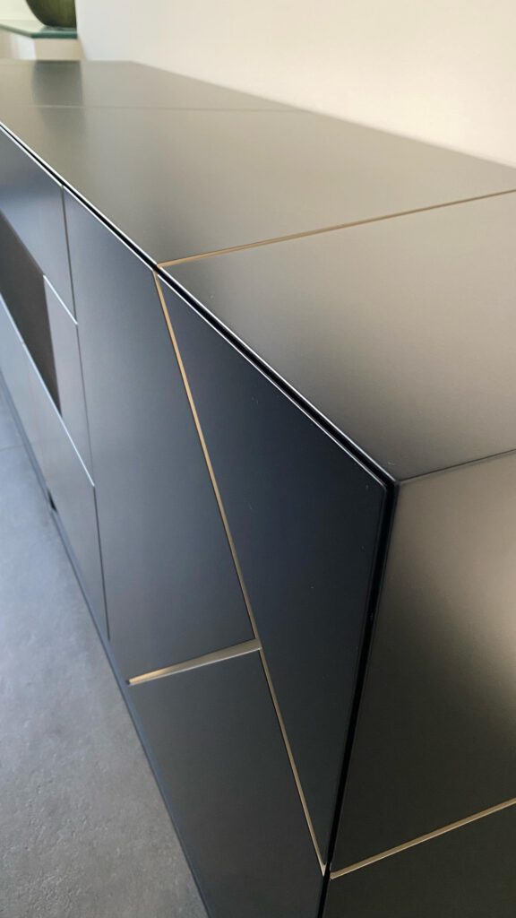 detailverliebtes Sideboard
